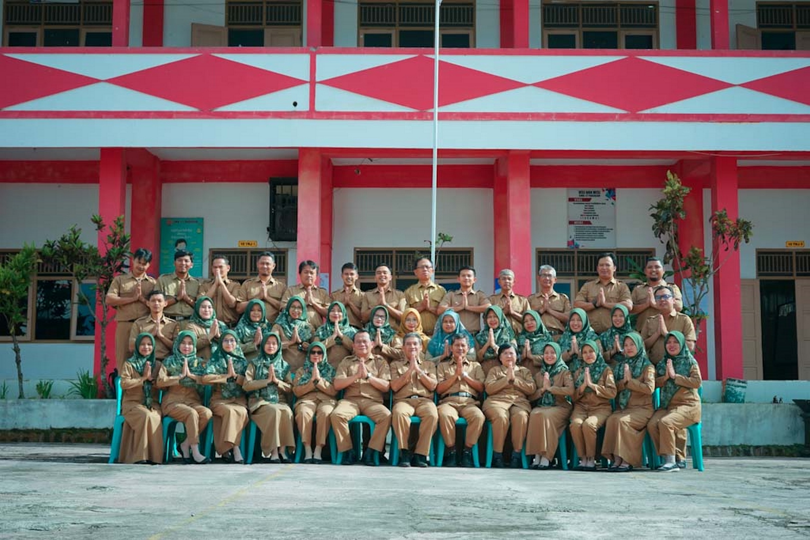 Membangun Generasi Emas